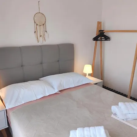Cosic Apartment Igrane